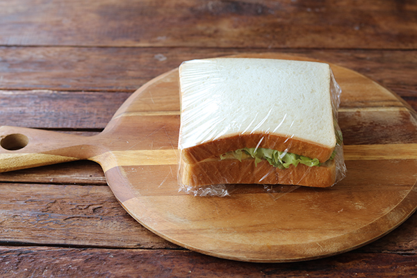 サンドイッチなら、お弁当箱に入れずにこのままラッピングしてもアリ！