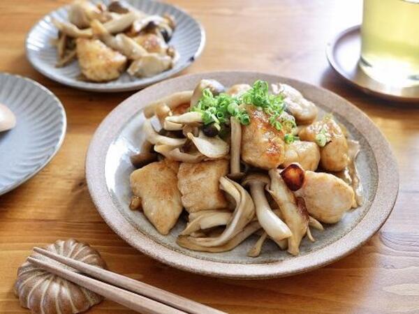 食べ応え満点！鶏ささみときのこのガリバタしょうゆ