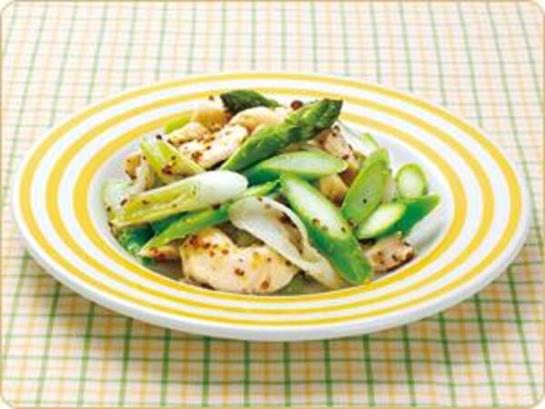 野菜たっぷりでヘルシー！アスパラと鶏ささみの和え物