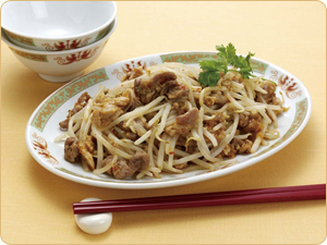 もやしと豚肉のピリ辛炒め風