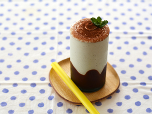 ひんやりおいしい！チョコバナナシェイク