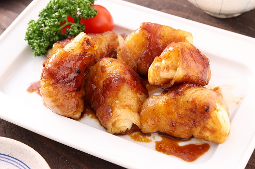 お肉少なめでも<br>大満足！<br>新たまねぎの肉巻き<br>照り焼き