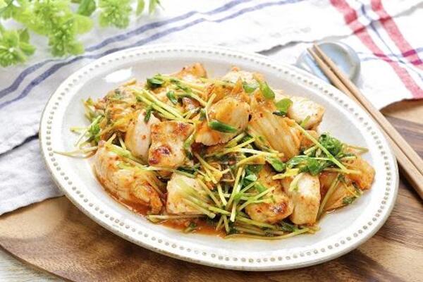 ごはんがすすむ！節約ガッツリおかず♡『豆苗鶏キムチ』