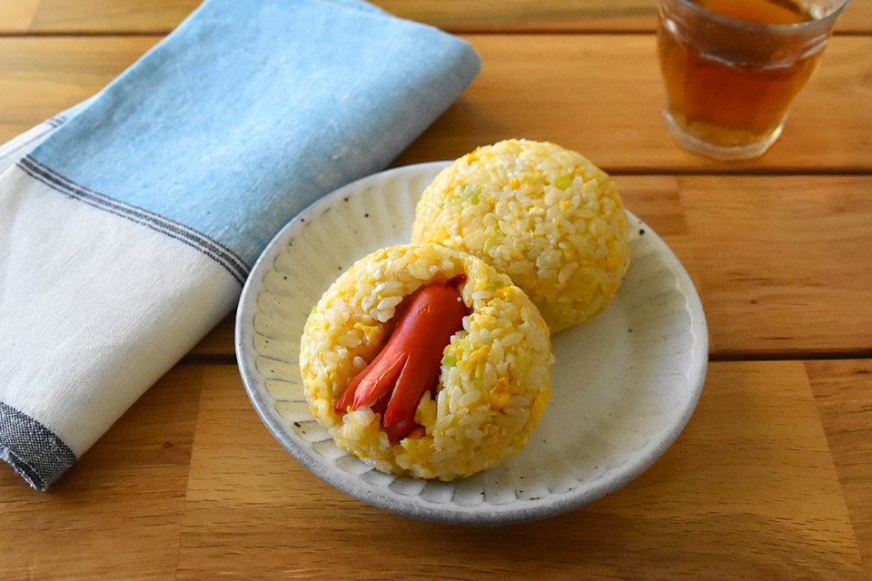 タコさんウインナー入りチャーハンおにぎり