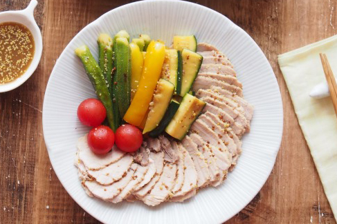 ゆで豚と焼き野菜のお浸し　マスタード風味